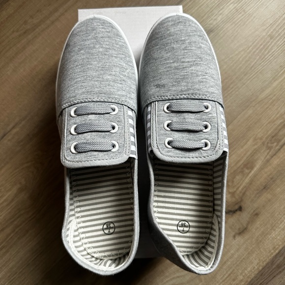 Amazon favorites! Women’s Grey Canvas shoes - Picture 3 of 4